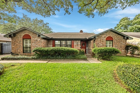 Photo of 8426 Edgemoor Drive, Houston, TX 77036 (MLS # 40812947)