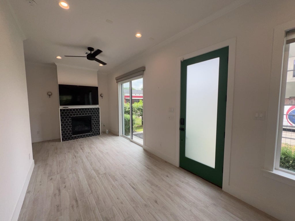 Photo of 1423 Holly Street, Houston, TX 77007 (MLS # 63772007)