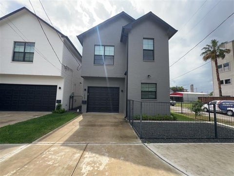Homes For Rent - 1423 Holly Street<br/> Houston, TX 77007