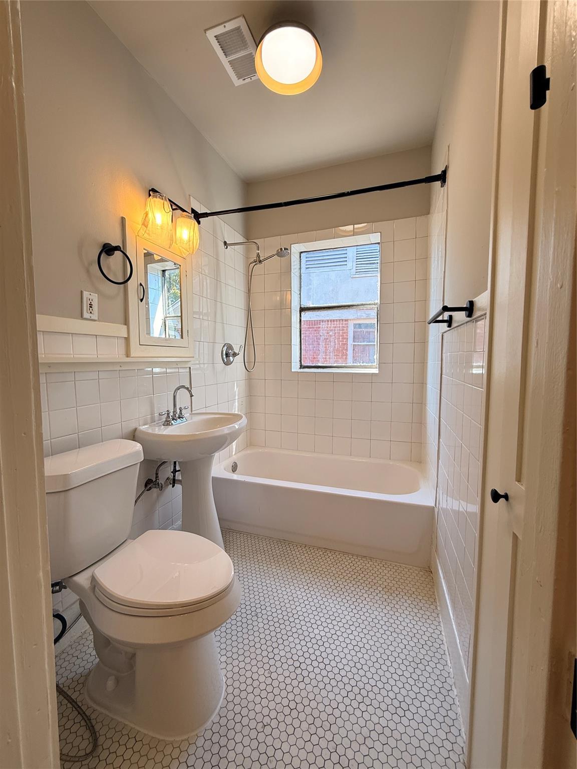 Houston, Texas 77019, United States, 1 Bedroom Bedrooms, ,1 BathroomBathrooms,Residential,Active,252341