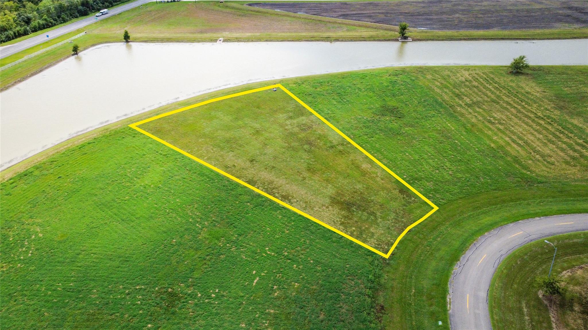 1302 Lakeland Circle
