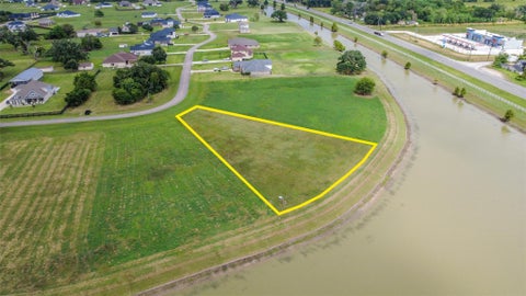 Photo of 1302 Lakeland Circle, Rosharon, TX 77583 (MLS # 82066207)
