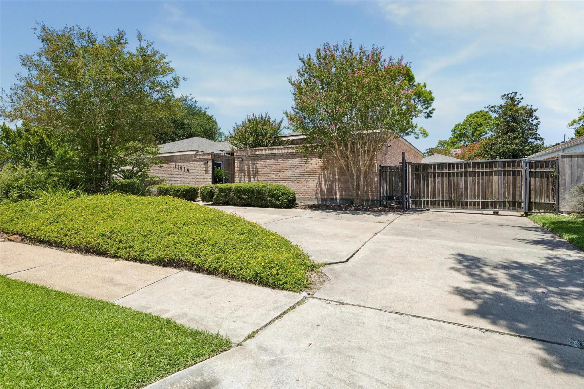 11426 Lakeside Place Dr