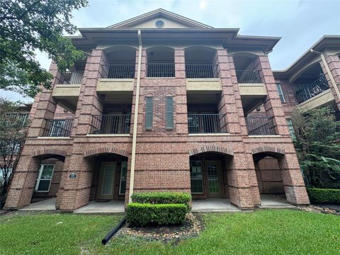 Condo For Sale - 2815 Kings Crossing Drive #104<br/> Houston, TX 77345