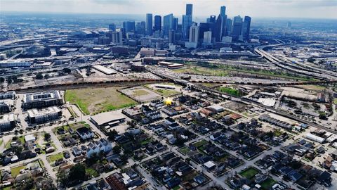 Photo of 1504 Everett Street, Houston, TX 77009 (MLS # 13532604)