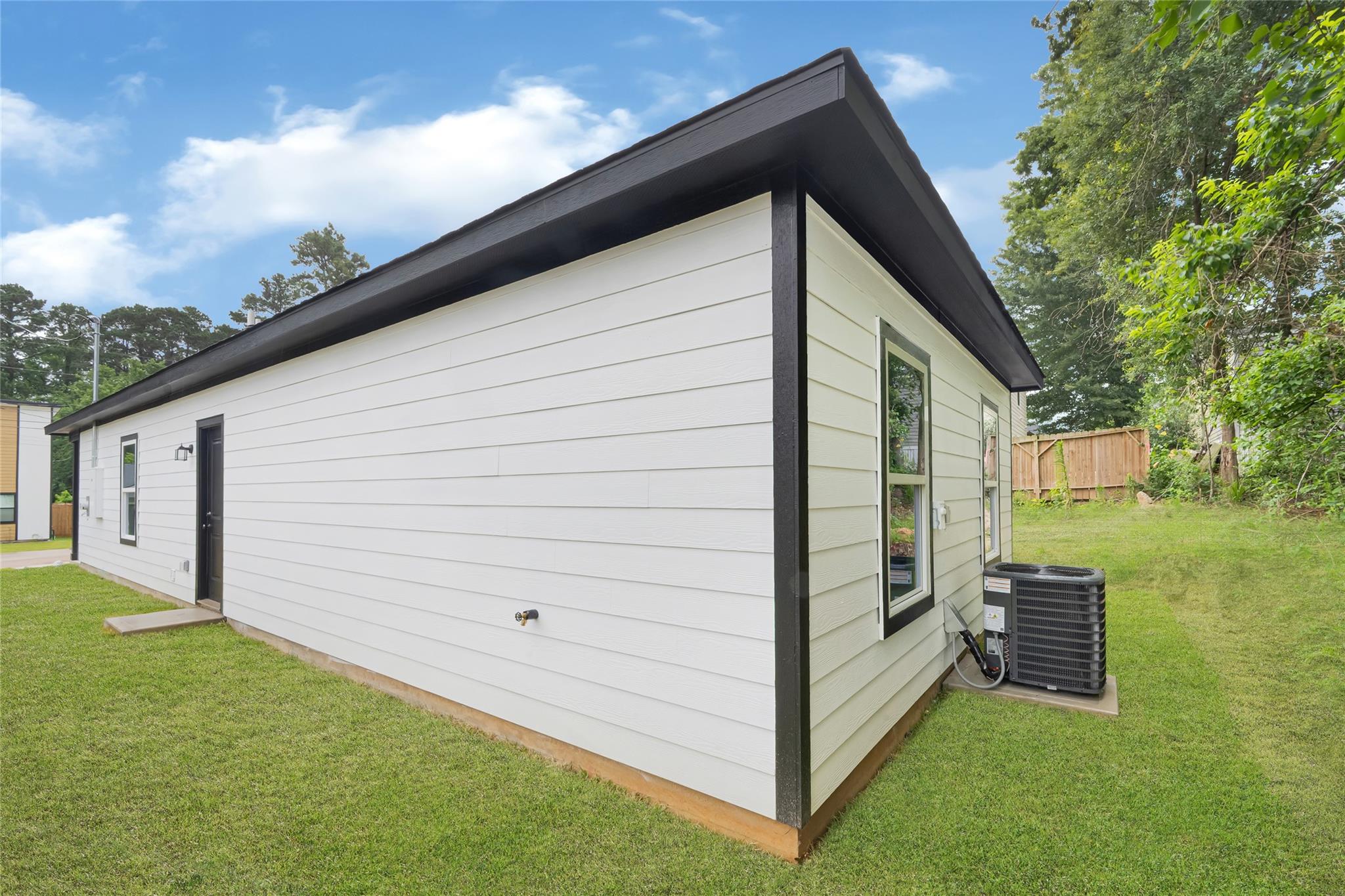 16939 Balmoral