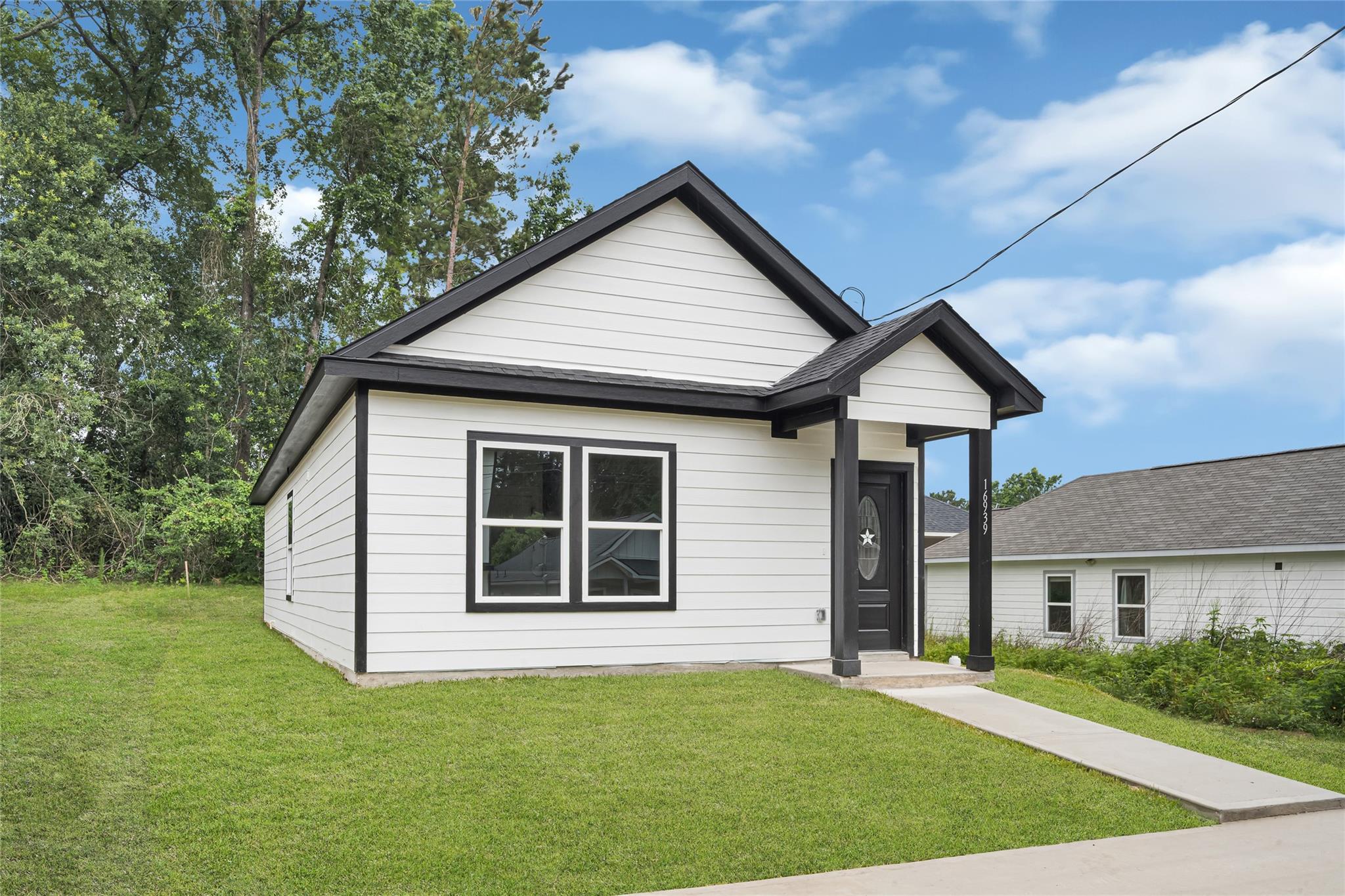 16939 Balmoral