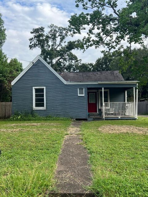 Photo of 2312 Edgewood Street, Liberty, TX 77575 (MLS # 33186267)