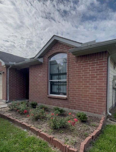 Photo of 2831 Sockeye Drive, Houston, TX 77045 (MLS # 64593915)