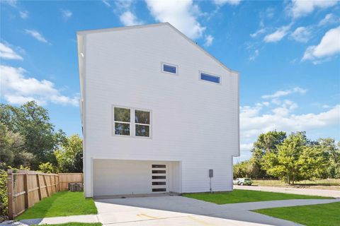 Tiny photo for 3022 Drew Street, Houston, TX 77004 (MLS # 82882807)