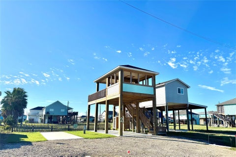 Photo of 104 N Mae Circle, Crystal Beach, TX 77650 (MLS # 39675064)