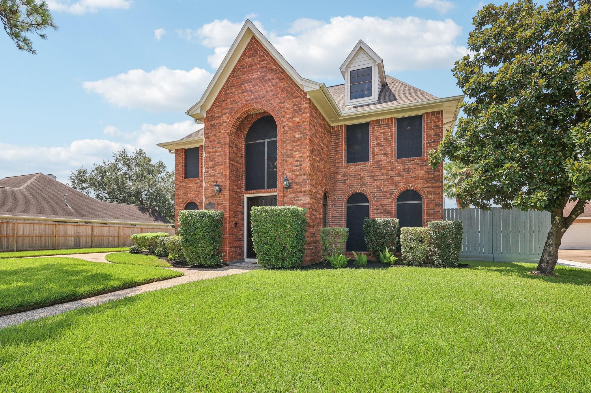1712 White Wing Circle