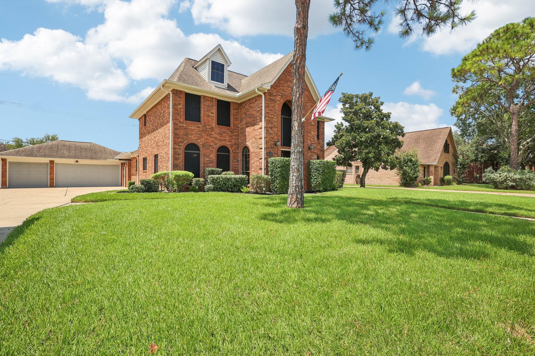 1712 White Wing Circle