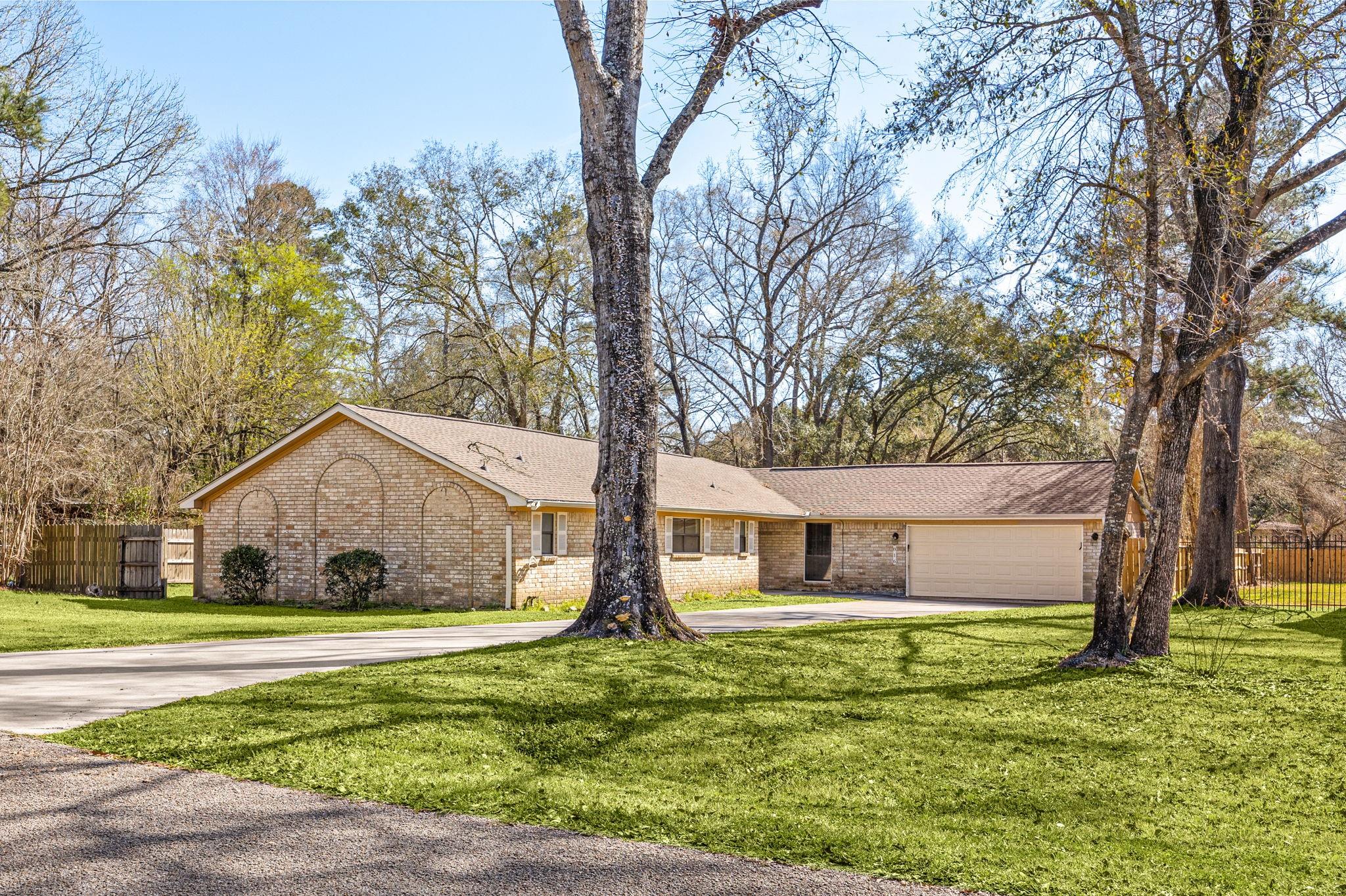 816 Glen Hollow Drive