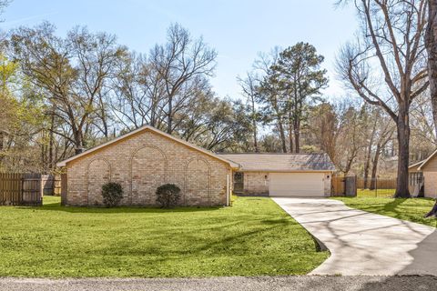 Photo of 816 Glen Hollow Drive, Conroe, TX 77385 (MLS # 16696269)