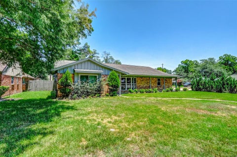 Photo of 1202 Shadeland Drive, Houston, TX 77043 (MLS # 62565733)