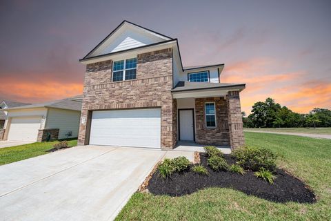 Photo of 102 Fallow Deer Drive, Huntsville, TX 77320 (MLS # 37942799)