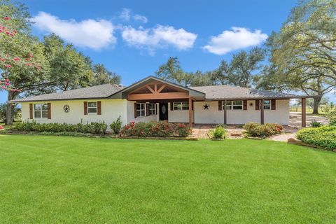 Photo of 14935 Fm 362 Road, Waller, TX 77484 (MLS # 94827561)