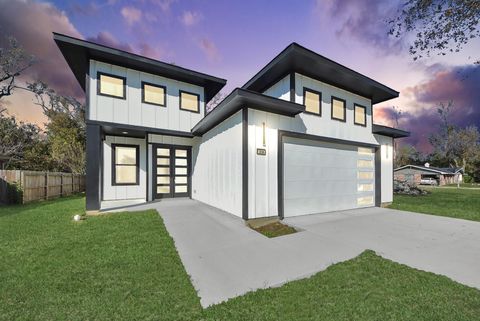 Photo of 316 E Oakdale Street, Dayton, TX 77535 (MLS # 86102196)