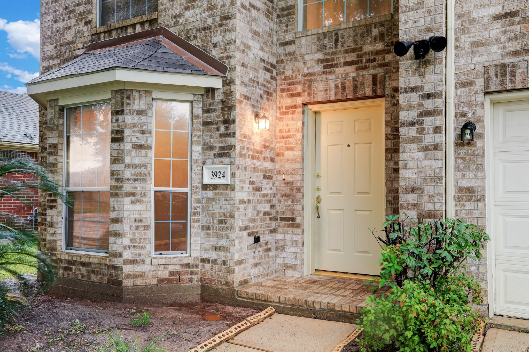 3924 Highland Vale Court