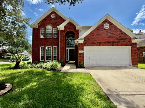Photo of 7426 Maple Run Drive, Sugar Land, TX 77479 (MLS # 65108738)
