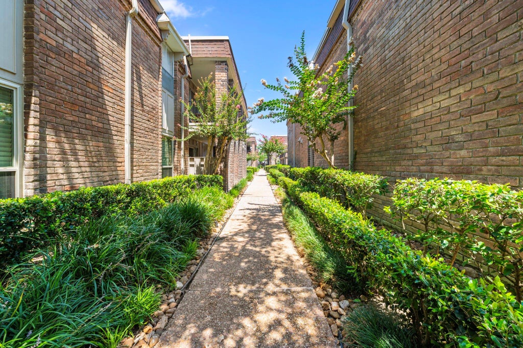 Photo of 7575 Katy Freeway FWY #18, Houston, TX 77024 (MLS # 78267605)