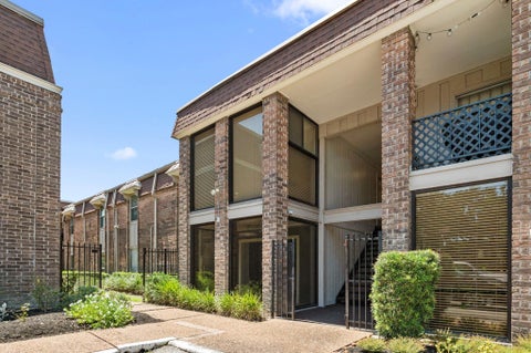 Photo of 7575 Katy Freeway FWY #18, Houston, TX 77024 (MLS # 78267605)
