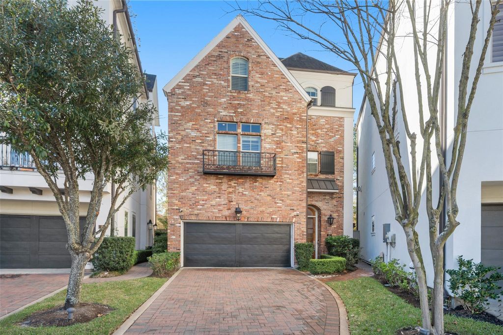 Photo of 18 Wooded Park Place, The Woodlands, TX 77380 (MLS # 39846146)