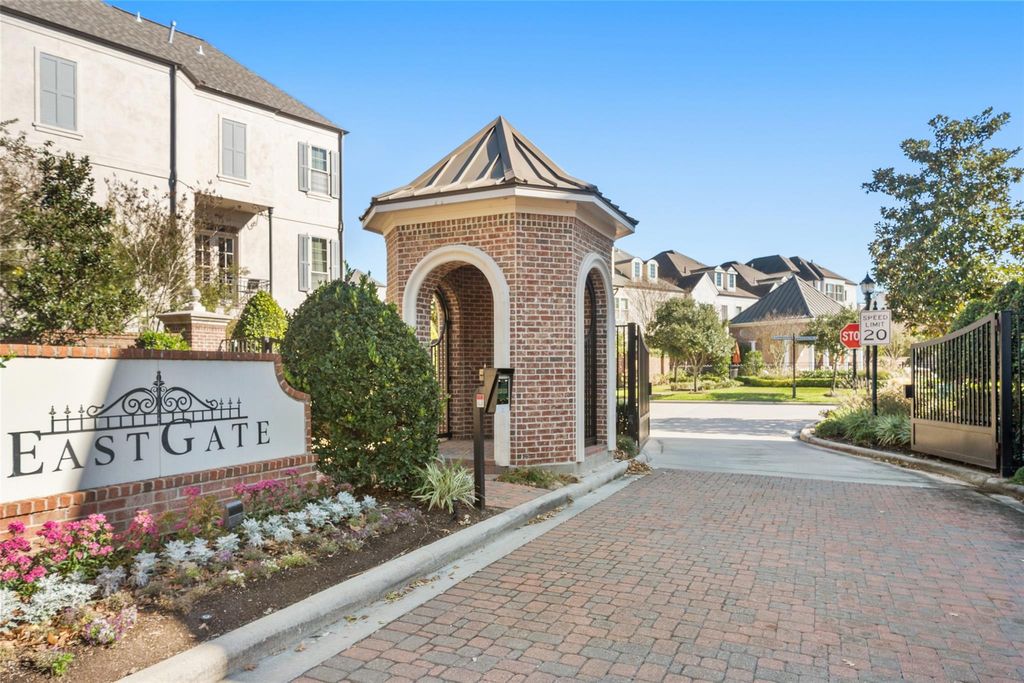 Photo of 18 Wooded Park Place, The Woodlands, TX 77380 (MLS # 39846146)