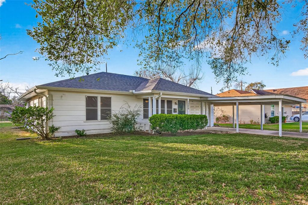 Photo of 1208 Ward Street, Rosenberg, TX 77471 (MLS # 98637922)