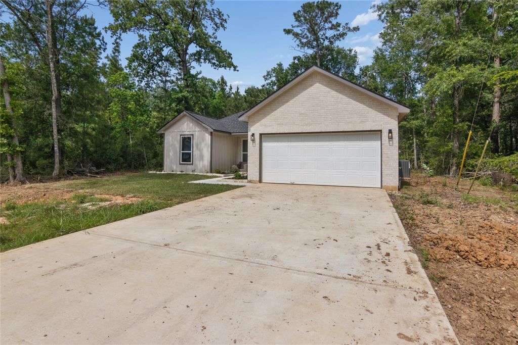 Photo of 185 W Village Cove Loop, Livingston, TX 77351 (MLS # 51105946)