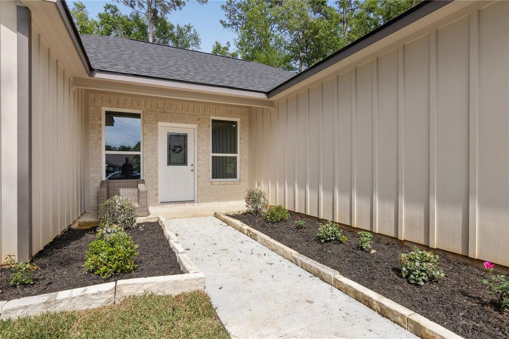Photo of 185 W Village Cove Loop, Livingston, TX 77351 (MLS # 51105946)