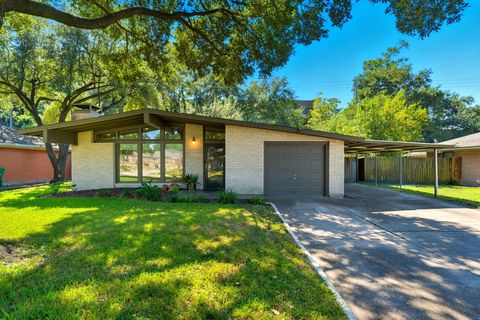 Photo of 2215 Ansbury Drive, Houston, TX 77018 (MLS # 11216661)