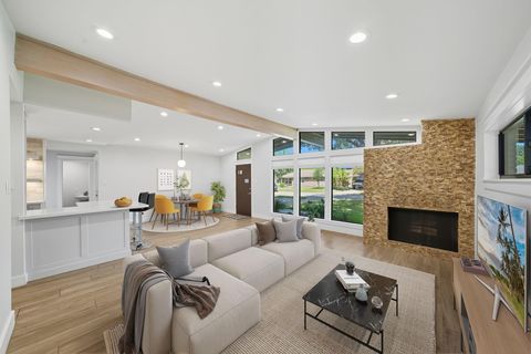 Photo of 2215 Ansbury Drive, Houston, TX 77018 (MLS # 11216661)