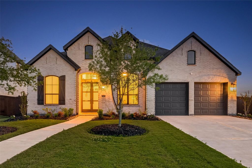 Photo of 8818 Blue Grotto Lane, Manvel, TX 77578 (MLS # 32542998)