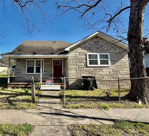 Photo of 7125 Avenue E, Houston, TX 77011 (MLS # 32351224)