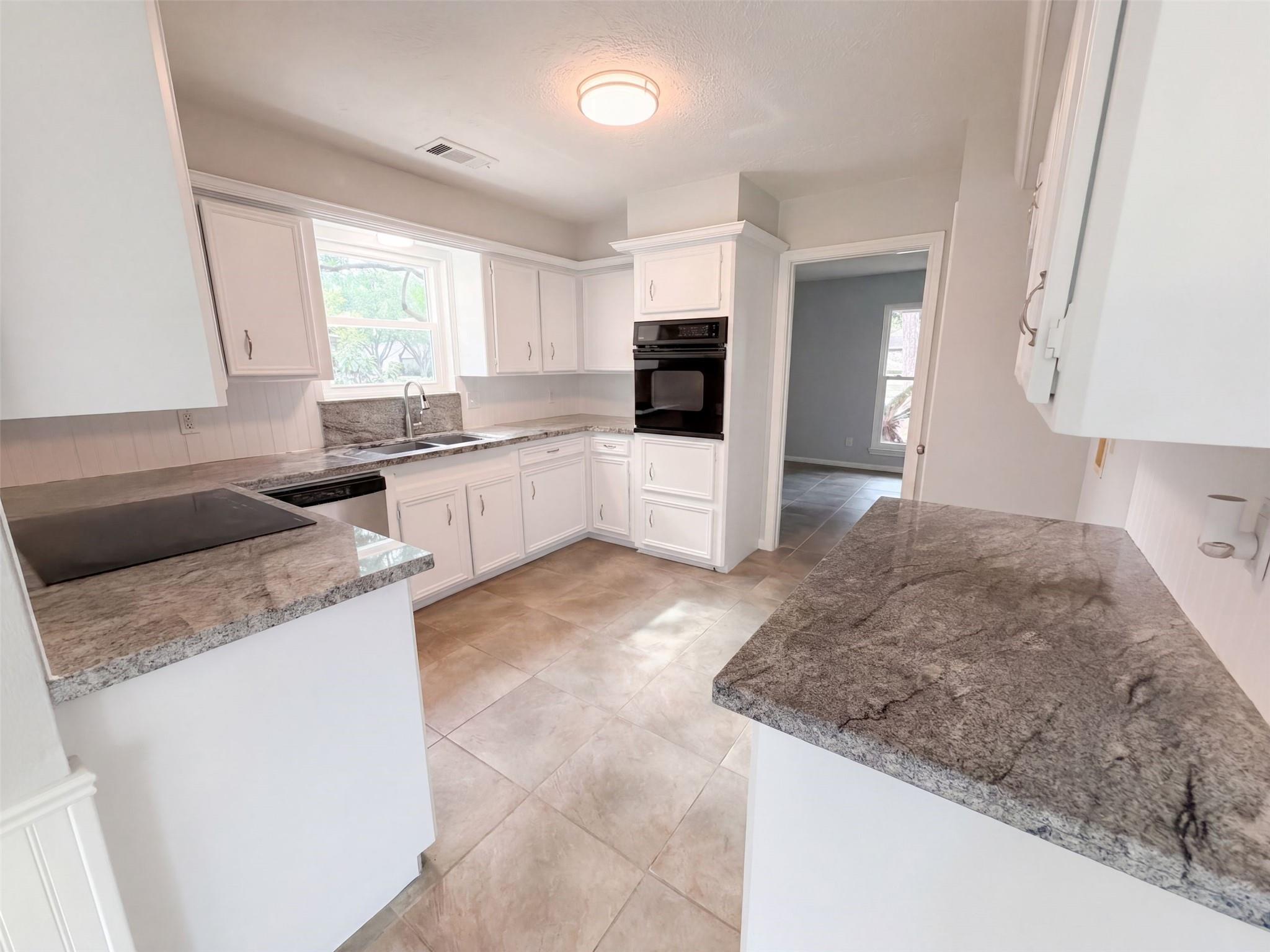16121 Lakeview Drive