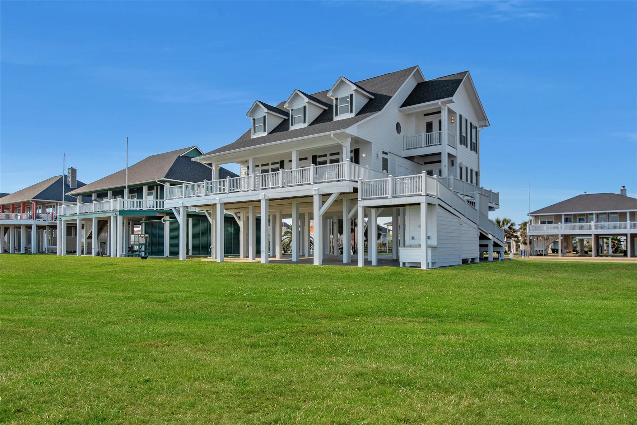 Crystal Beach, Texas, 77650, United States, 5 Bedrooms Bedrooms, ,4 BathroomsBathrooms,Residential,Active,2021955