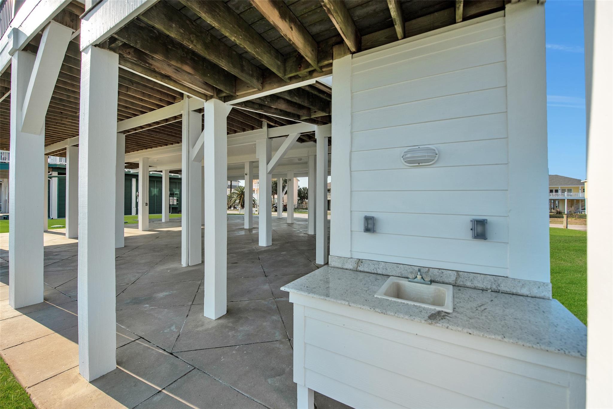 Crystal Beach, Texas, 77650, United States, 5 Bedrooms Bedrooms, ,4 BathroomsBathrooms,Residential,Active,2021955