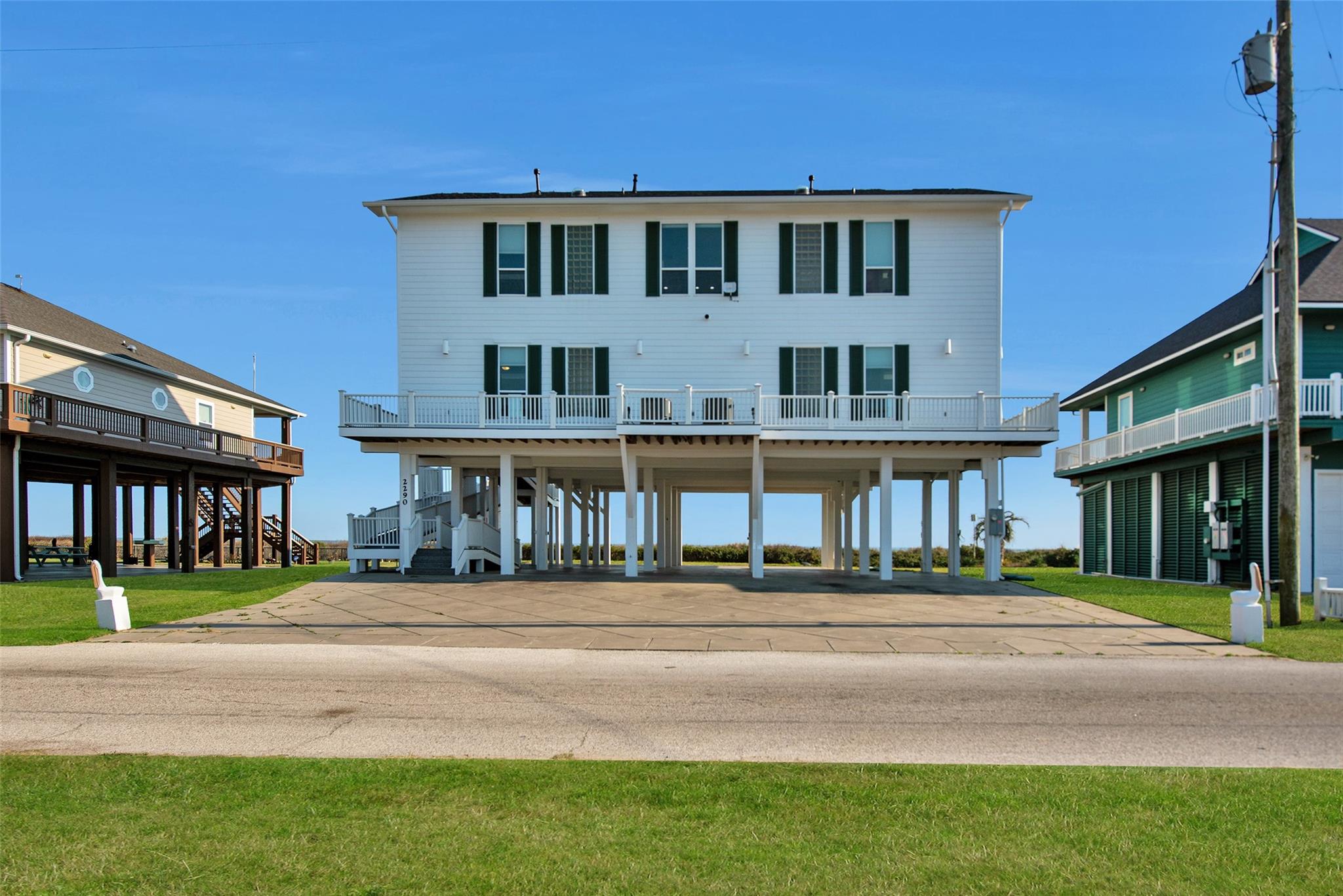 Crystal Beach, Texas, 77650, United States, 5 Bedrooms Bedrooms, ,4 BathroomsBathrooms,Residential,Active,2021955