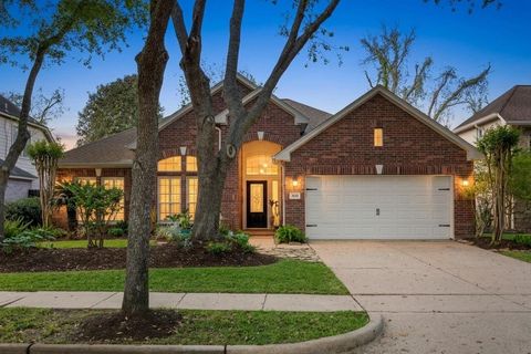 Photo of 3010 Five Oaks Drive, Missouri City, TX 77459 (MLS # 12098373)
