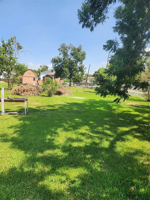 806 E 38th Street Houston TX 77022