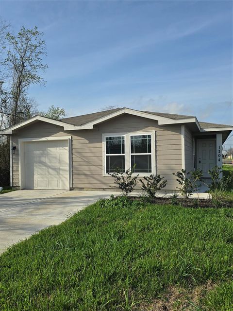 Photo of 1204 Daniel Street, Baytown, TX 77520 (MLS # 74257913)