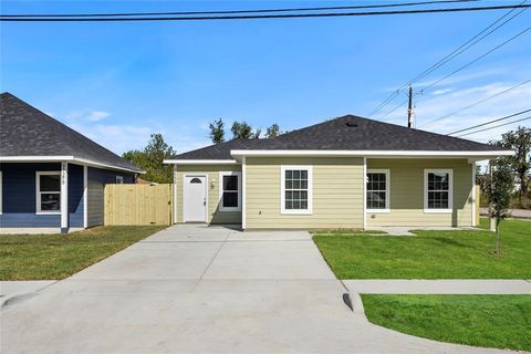 Photo of 3603 Fidelity Street #B, Houston, TX 77029 (MLS # 65091052)