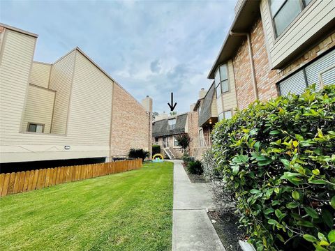 Photo of 2103 Place Rebecca Lane #D1, Houston, TX 77090 (MLS # 32193732)