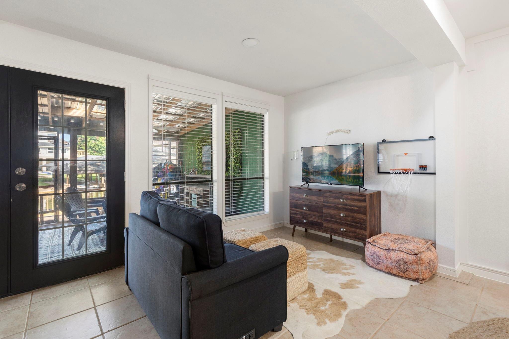 807 Paradise Lane