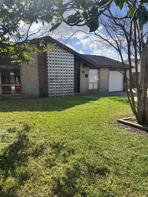 Photo of 5142 Madden Lane, Houston, TX 77048 (MLS # 77132196)