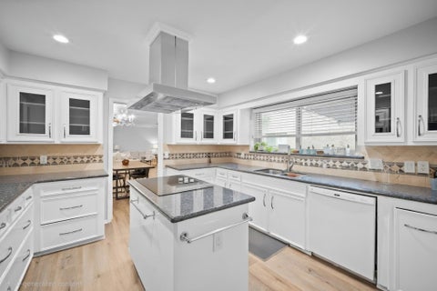 Photo of 6114 Rollingbrook Drive, Houston, TX 77096 (MLS # 73379799)