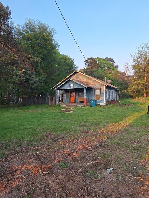 Photo of 518 N Live Oak Street, Carthage, TX 75633 (MLS # 47211268)