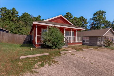 Photo of 112 Varsity Drive, Huntsville, TX 77340 (MLS # 15115957)